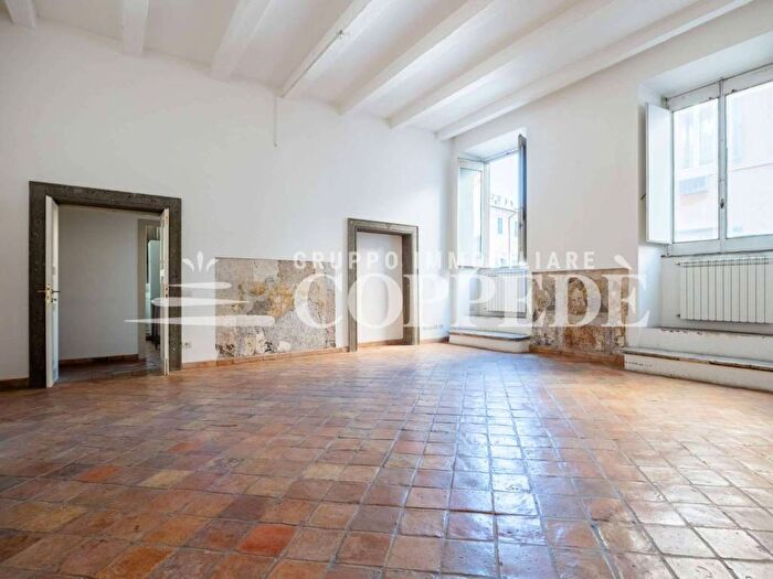 Appartamento trilocale in affitto in via Dei Coronari, Piazza Navona, Roma