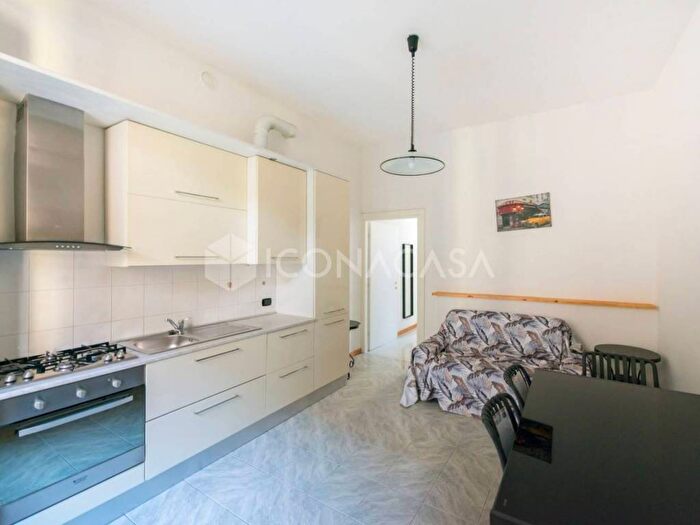 Appartamento bilocale in affitto in Via Cola Montano, Isola, Milano