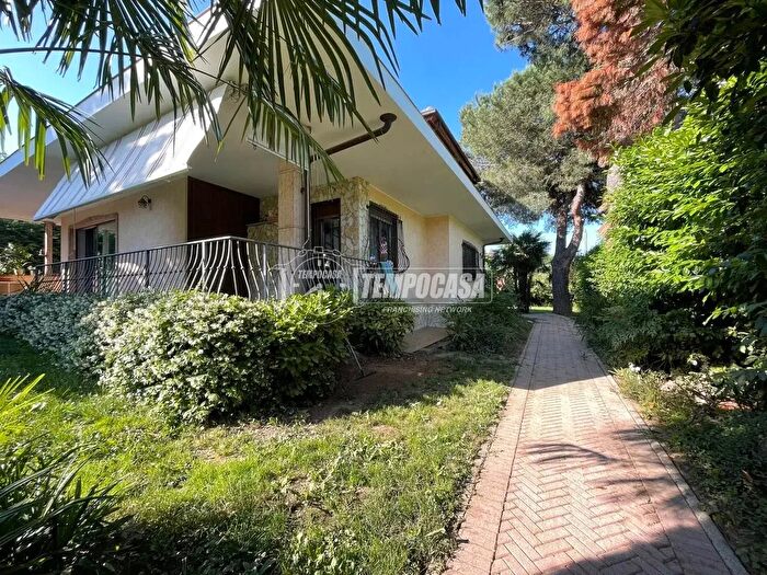 Casa con 10 locali in vendita in Bruino