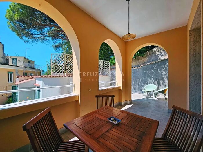 Appartamento trilocale in affitto in Via Privata Parco Casana, Rapallo