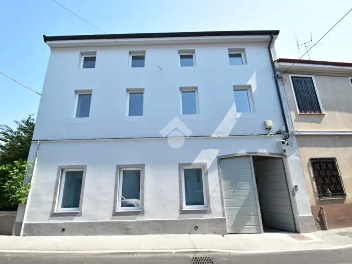 Appartamento trilocale in vendita in Via Lunga, Gorizia