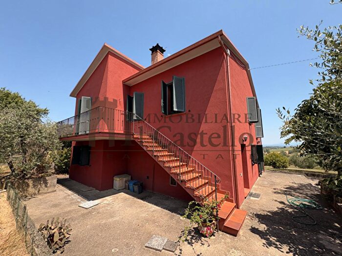 Casa con 6 locali in vendita in Vaiano, Castiglione Del Lago