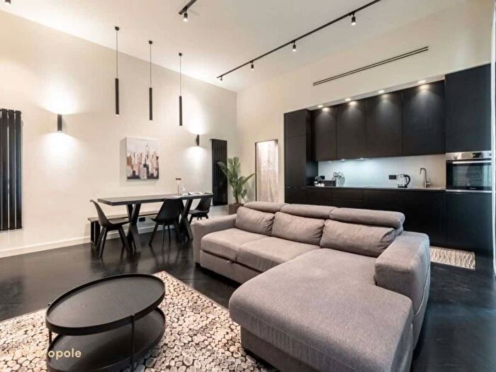 Appartamento bilocale in affitto in Via Luigi Settembrini, Centrale, Milano