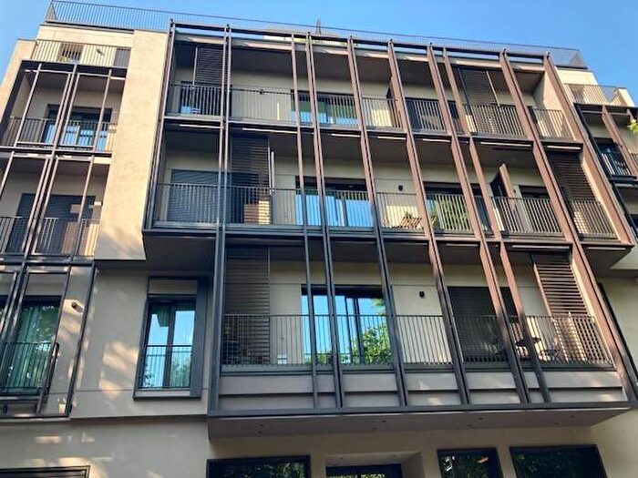 Casa quadrilocale in affitto in Viale Certosa, Musocco, Milano