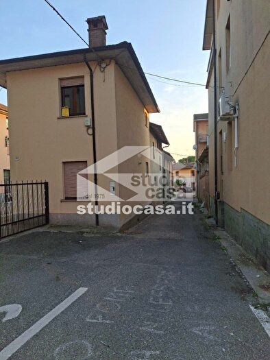 Casa trilocale in vendita in Piazza Novembre, Miradolo Terme