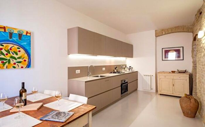 Casa con 6 locali in vendita in Via Giuseppe Mazzini, Montefalco