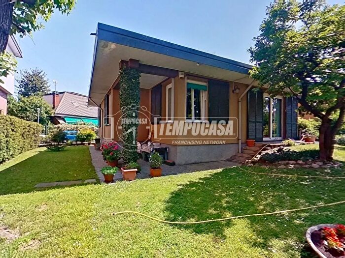 Casa trilocale in vendita in Via Torazza, Brugherio