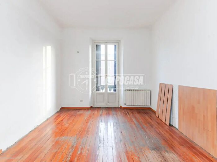 Appartamento trilocale in vendita in Via Resegone, Milano