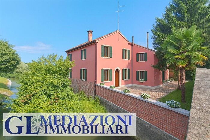 Casa con 6 locali in vendita in Piombino Dese