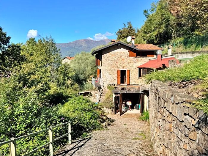 Casa con 5 locali in vendita in Fraz Pradello, Bellano