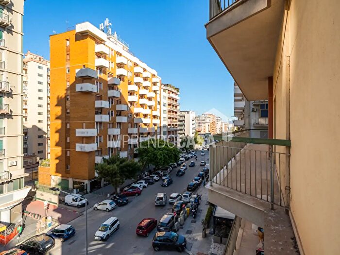 Appartamento con 5 locali in vendita in Via Aquileia, Palermo