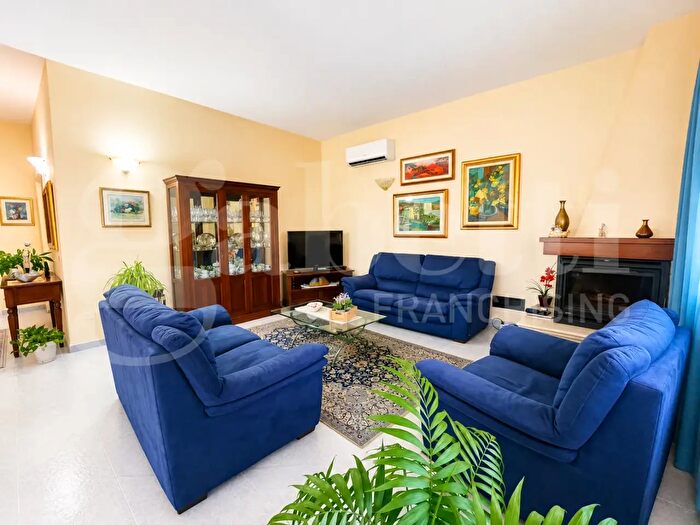 Appartamento con 5 locali in vendita in Via Montalbo Snc, Siniscola