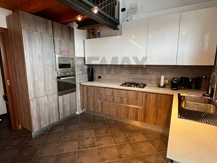 Appartamento trilocale in vendita in Vicolo Chiuso, Verderio