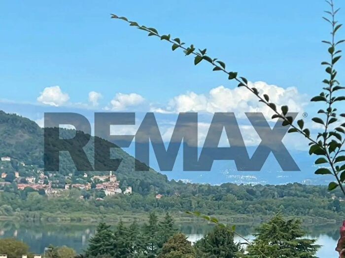 Appartamento quadrilocale in vendita in Via Lombardia, Vergiate