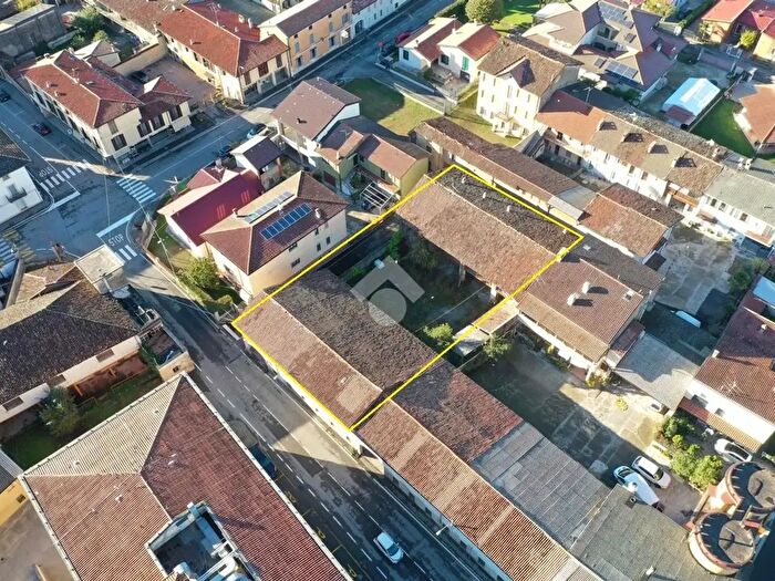 Casa con 6 locali in vendita in Via Martiri della Libertà, Vailate