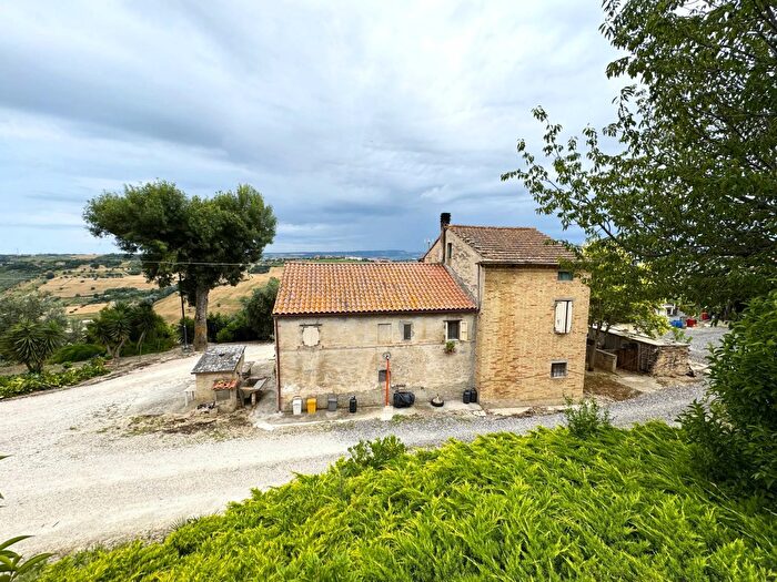 Casa con 10 locali in vendita in Via Adriatica Snc, Fermo