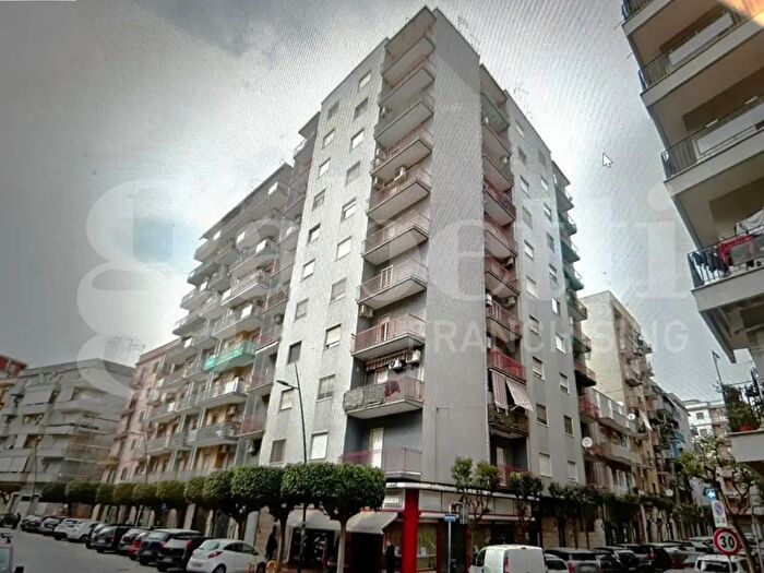 Appartamento trilocale in affitto in Via Romagna, Taranto