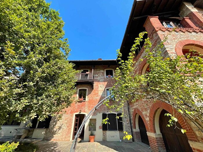 Casa con 10 locali in vendita in Cereseto