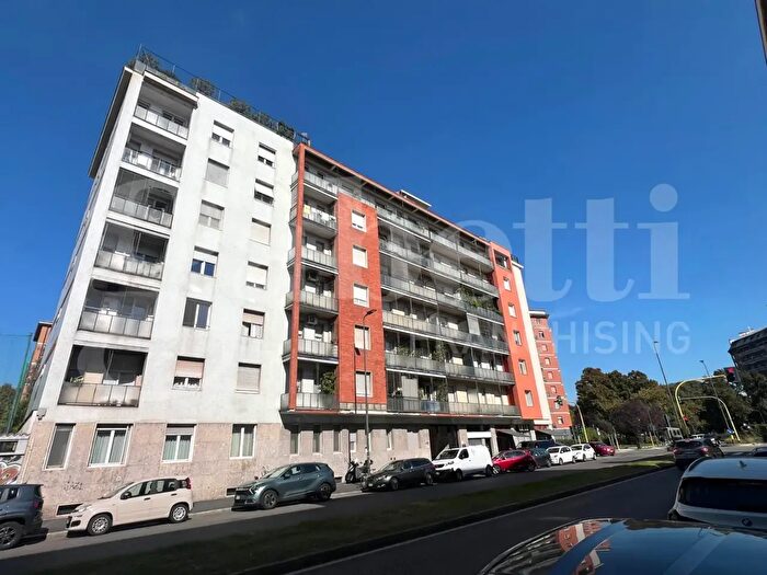 Appartamento trilocale in vendita in Via Luigi Soderini, Milano