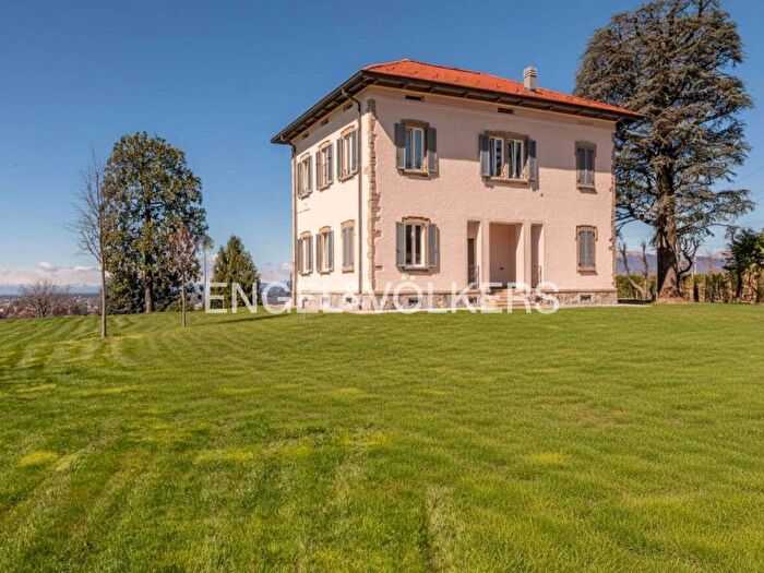 Appartamento quadrilocale in affitto in Via Luigi Cadorna, Monticello, Monticello Brianza