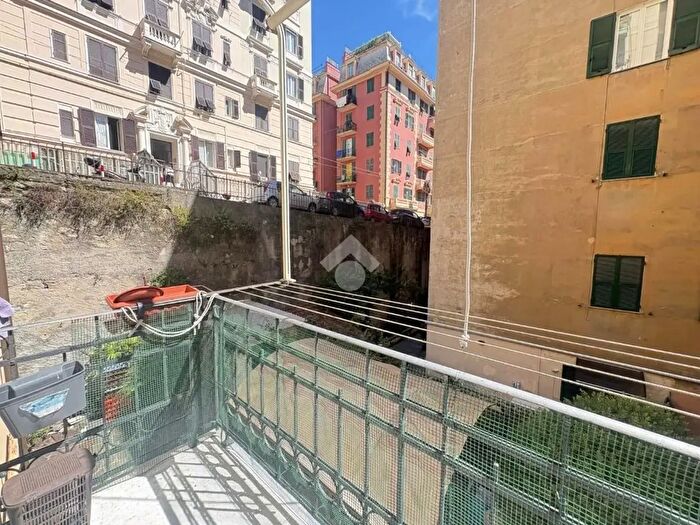 Appartamento con 6 locali in vendita in Via GB d'Albertis, Genova