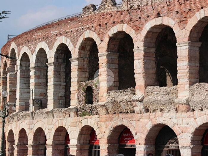 Appartamento trilocale in affitto in Vicolo Ghiaia, Cittadella Porta Nuova, Verona