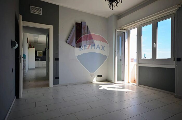 Appartamento con 6 locali in vendita in Via Famagosta, Savona