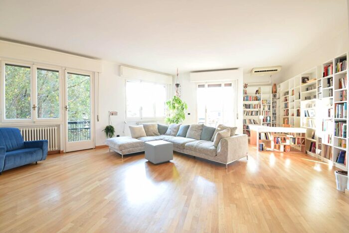 Appartamento con 6 locali in vendita in Firenze