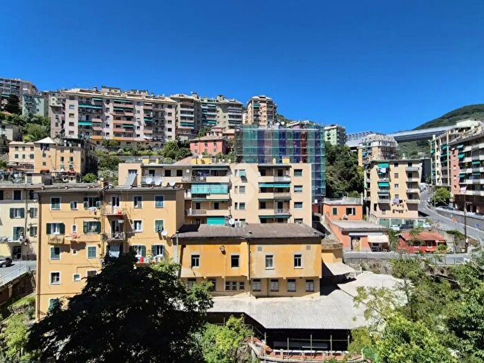 Appartamento quadrilocale in vendita in Salita Ginestrato, Genova