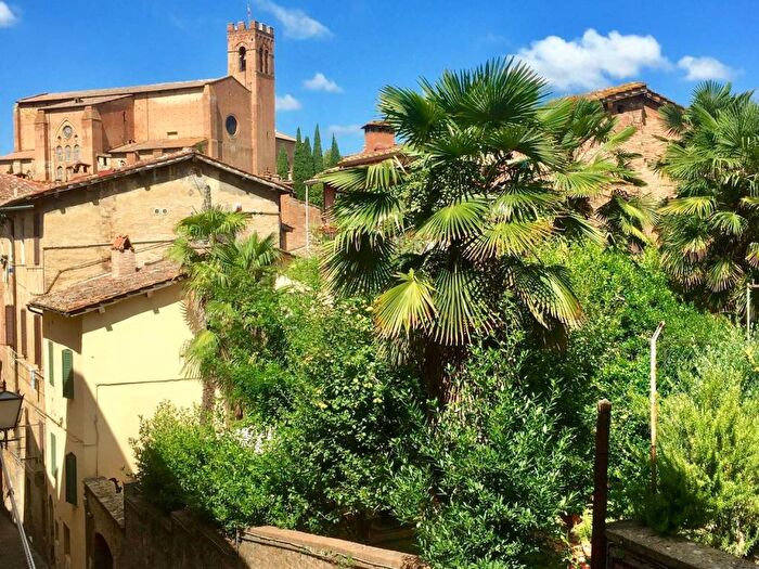 Appartamento monolocale in affitto in Vicolo del Forcone, San Domenico Fontebranda, Siena
