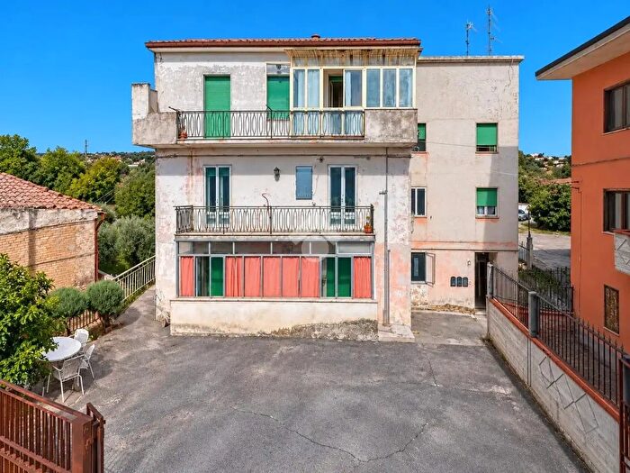 Appartamento quadrilocale in vendita in Via Giuseppe Bonolis, Chieti