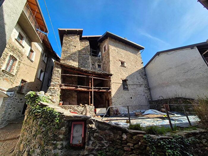 Casa quadrilocale in vendita in Via San Bernardino, Sueglio