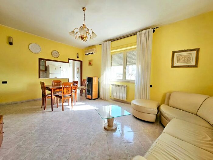 Appartamento trilocale in vendita in Via Cavaro, Quartu SantElena