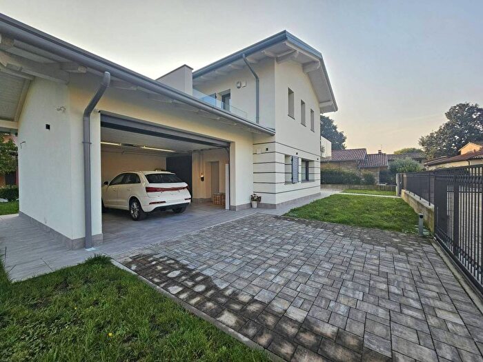 Casa quadrilocale in vendita in Via Don Primo Mazzolari, Centro, Ponte San Pietro