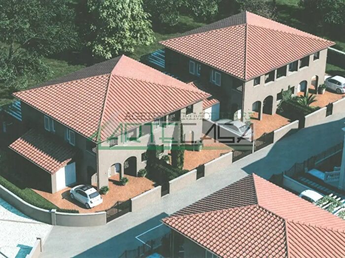 Casa con 6 locali in vendita in Pontedera