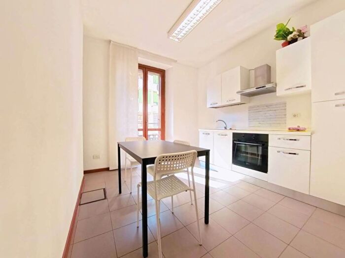 Appartamento trilocale in affitto in Via Don Giuseppe Andreoli, Bovisa, Milano