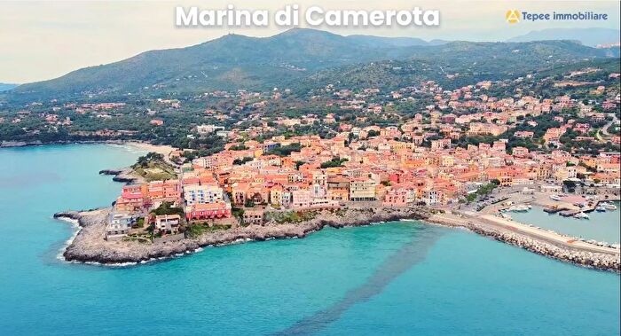 Appartamento quadrilocale in vendita in Piazza San Domenico, Camerota