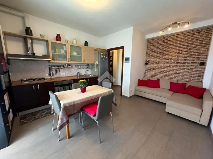 Appartamento trilocale in vendita in Via Oberdan, Pantigliate