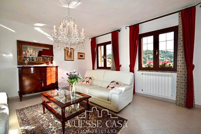 Casa con 8 locali in vendita in Nuoro, Nuoro