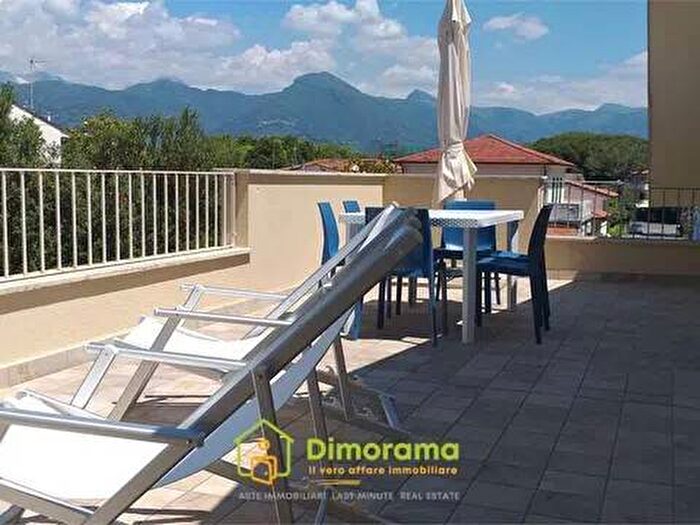 Appartamento con 6 locali in affitto in Via Michele Rosi, Lido di Camaiore, Camaiore