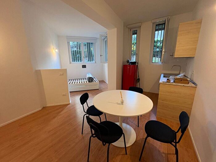 Appartamento monolocale in affitto in Via Lorenteggio, Giambellino, Milano