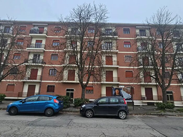 Appartamento con 5 locali in affitto in Via Francesco Cendola, Asti
