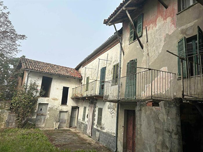 Casa con 9 locali in vendita in Castagnole delle Lanze Asti, Castagnole Delle Lanze