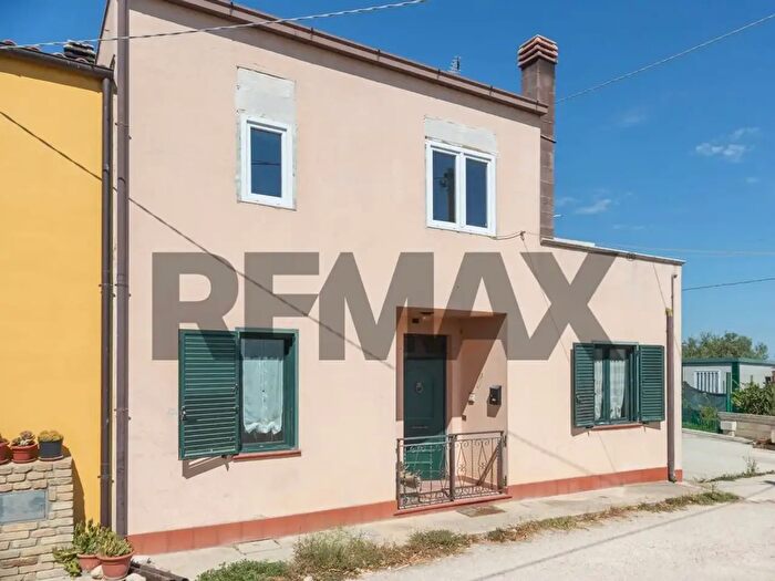 Casa quadrilocale in vendita in Via delle Pietre, Rosciano