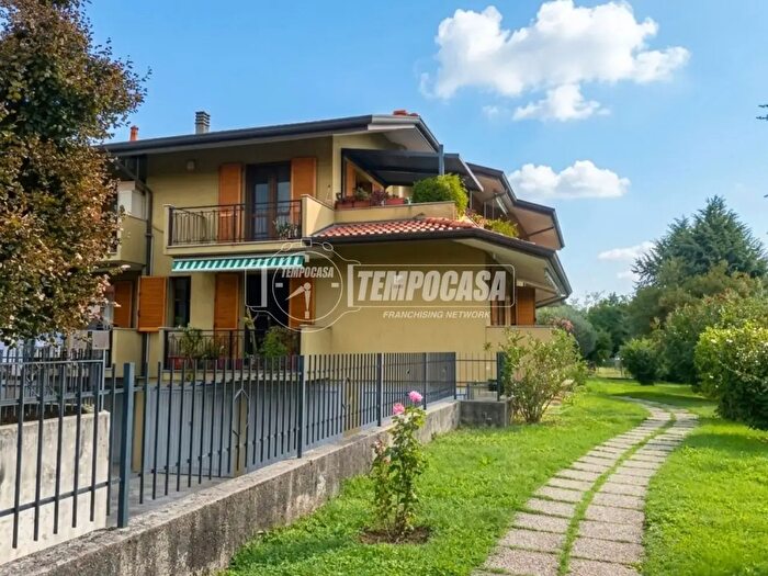 Appartamento trilocale in vendita in Via S Eurosia, Casatenovo