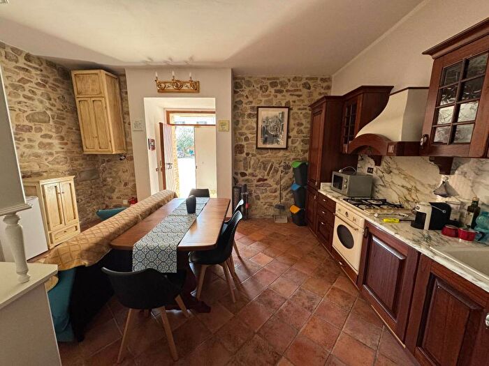 Appartamento trilocale in affitto in Piazza del Castello, Tordandrea Castelnuovo, Assisi