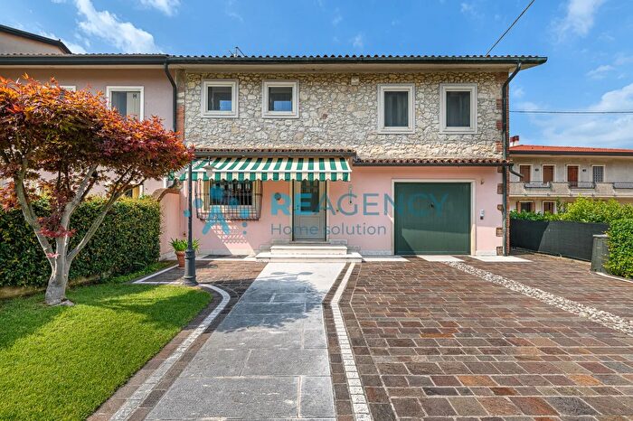 Casa con 5 locali in vendita in Via Cal del Guà, Montecchio Maggiore