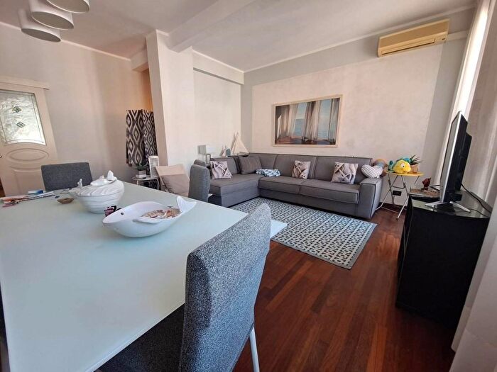 Appartamento con 6 locali in vendita in Viareggio