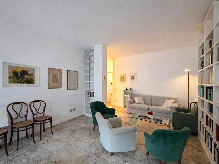 Appartamento trilocale in vendita in Via Solari, Milano