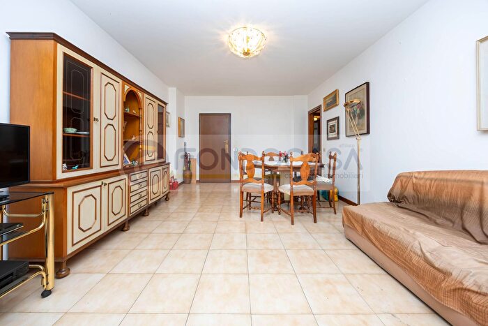 Appartamento quadrilocale in vendita in Via San Mamete, Milano